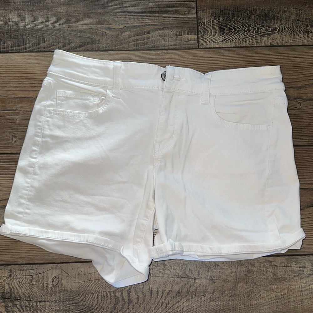 American Eagle white shorts